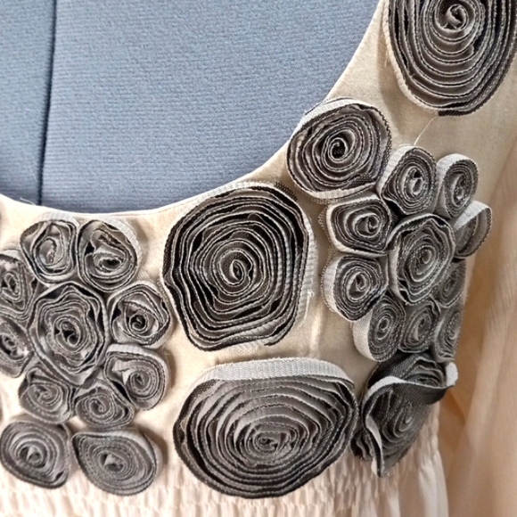 I (e Cream Rosette Top Size Large - Picture 3 of 8